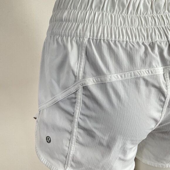 Lululemon Tracker Low Rise Lined Elastic Waist Short Shorts White 8 - Picture 12 of 13